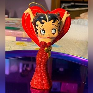 VTG 1999 Betty Boop Valentine ornament/figurine,chunky red heart,sparkly gown